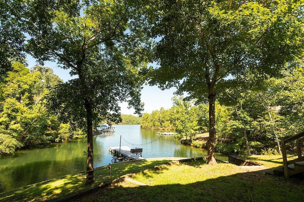 Chic Cricket Cottage | 3 Bed, 2 Bath in Lake Martin