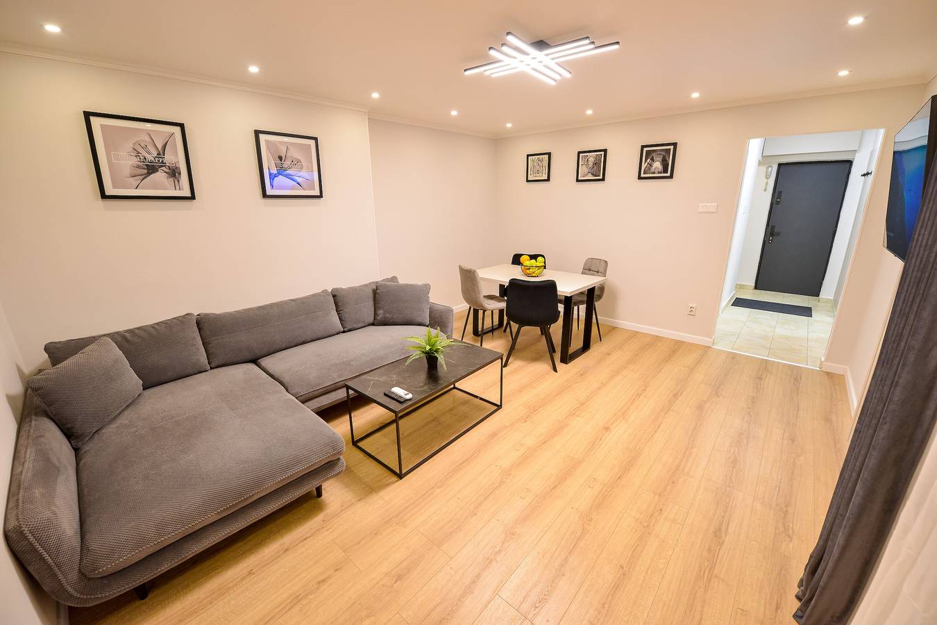 Ganze Wohnung, Libra Apartment - Zwei Schlafzimmer - 5 Gäste - Neben den Cismigiu-Gärten in Bukarest, Walachia