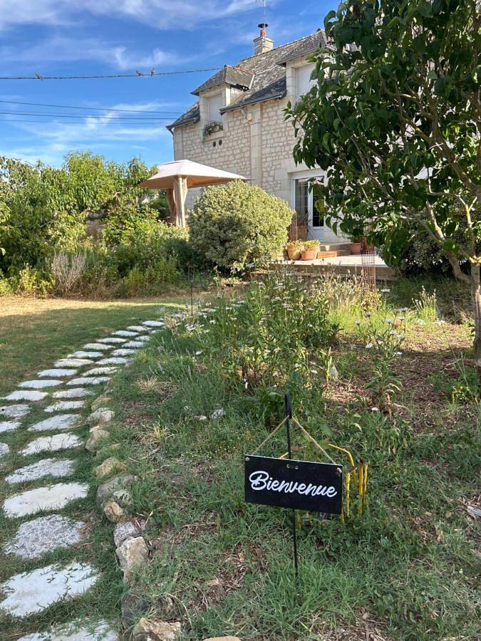 Chambre d’hôte pour 2 personnes, avec vue ainsi que jardin et piscine en Indre-et-Loire - 2