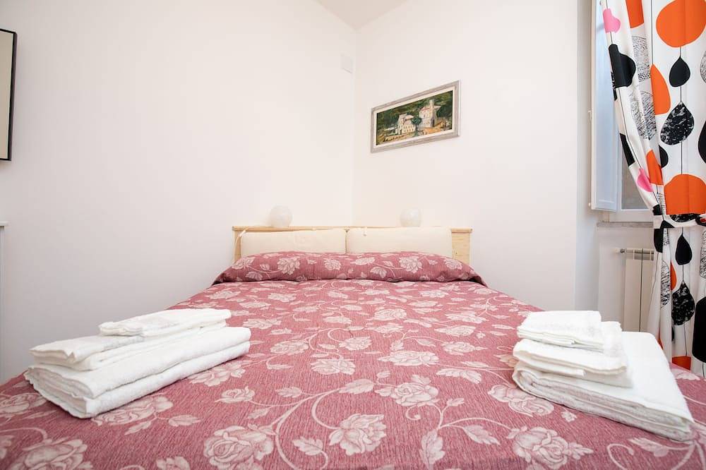 Entire apartment, \"Al Vicolo di San Getulio,\" along the walls of the Villa d'Este gardens. in Tivoli, Rome Province