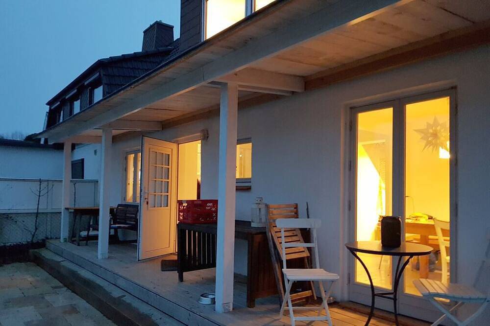 Ferienhaus mit großem Garten am Strand der Kieler Förde in Kieler Förde, Heikendorf