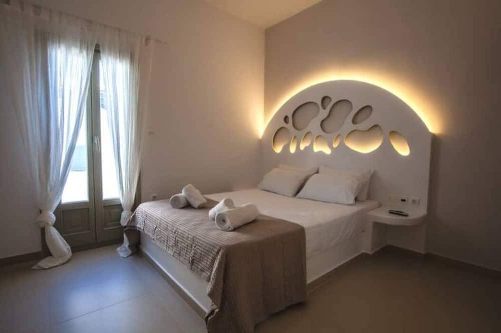 \"Dafnes Villa 1\" Private Pool in Agios Georgios (Santorini), Santorini