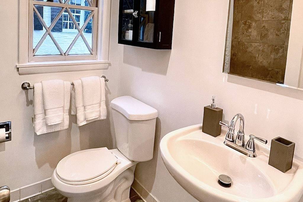 Washington Family Property, Upper Carriage House in Old Town on 107 S Lee Street in Alexandria (VA), Alexandria City