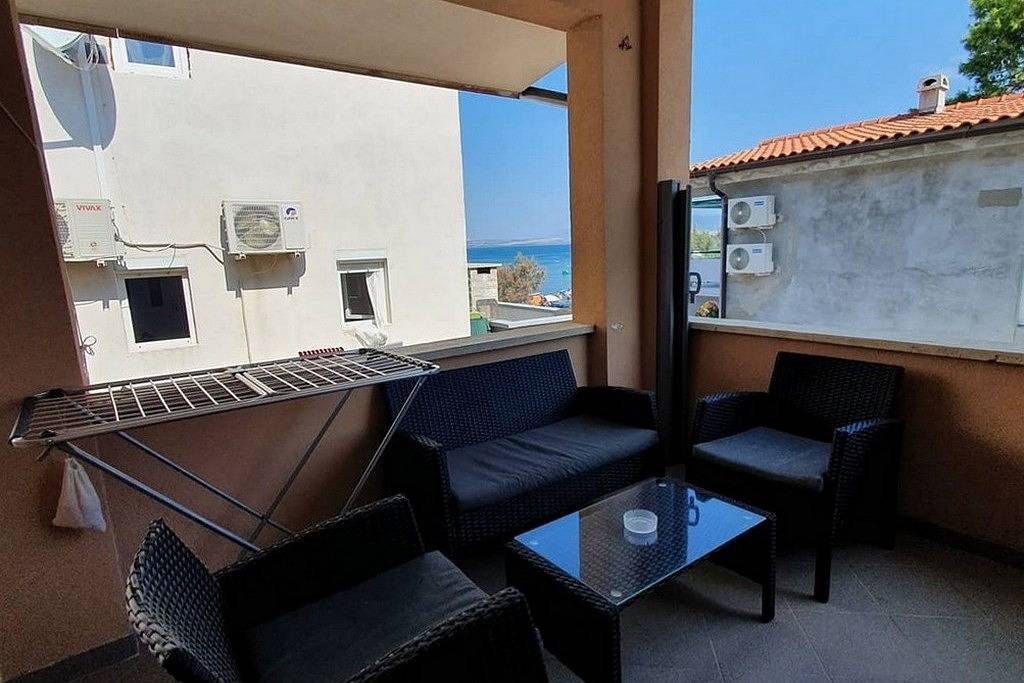 Ganze Wohnung, 2-Zimmer-Ferienwohnung mit Terrasse und Meerblick Vir A-25155-b in Vir