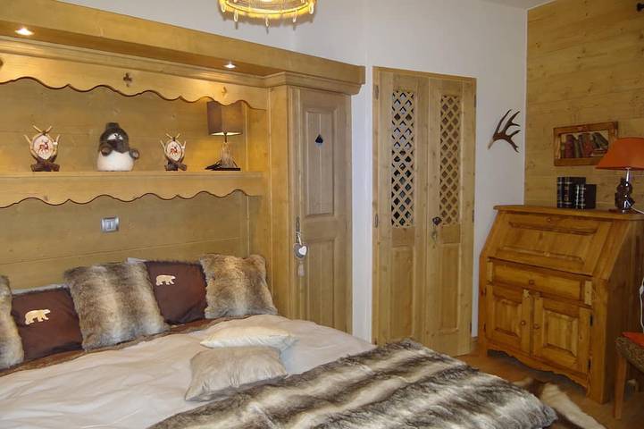 Entire apartment, Luxury Apartment for 6–8 People, Direct Access to the Slopes, South-Facing Pool, View of Mont Blanc in Villard-sur-Doron, Albertville region