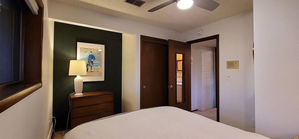 Ganze Wohnung, Spacious Mid Century apartment - 5 min walk to Reed College in Portland, Multnomah County