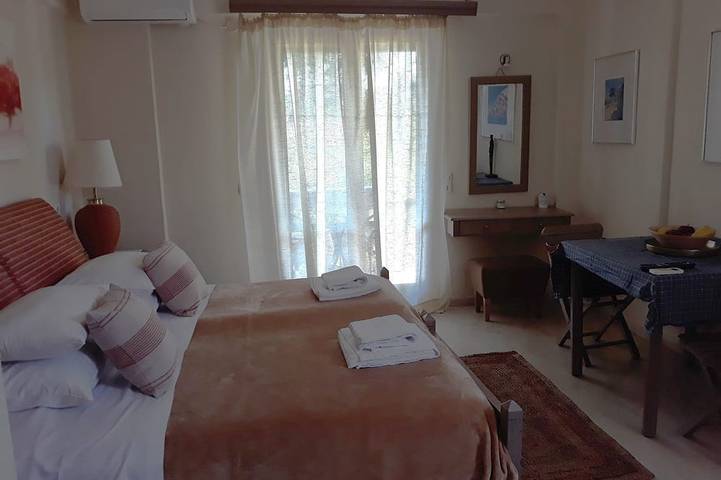 Bed and breakfast for 4 people, with Garden and Pool in Corfu