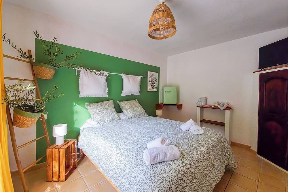 Villa Léonfine Bed and breakfast \"l'olivette in Le Cannet-des-Maures, Draguignan region