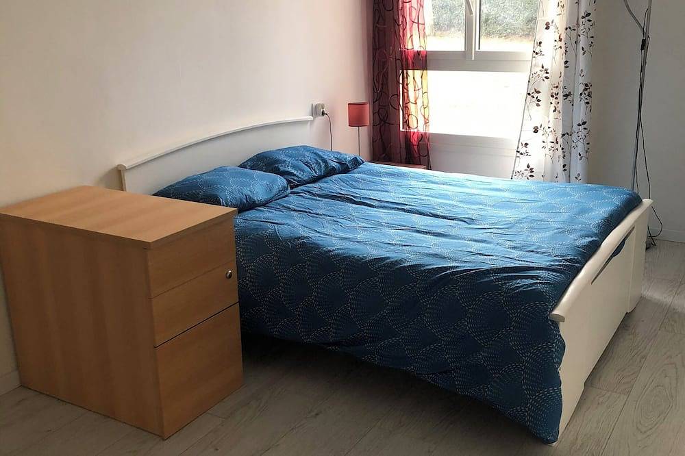 Shared room in a gated residence. Secure entrance with digicode. in Évry-Courcouronnes, Essonne