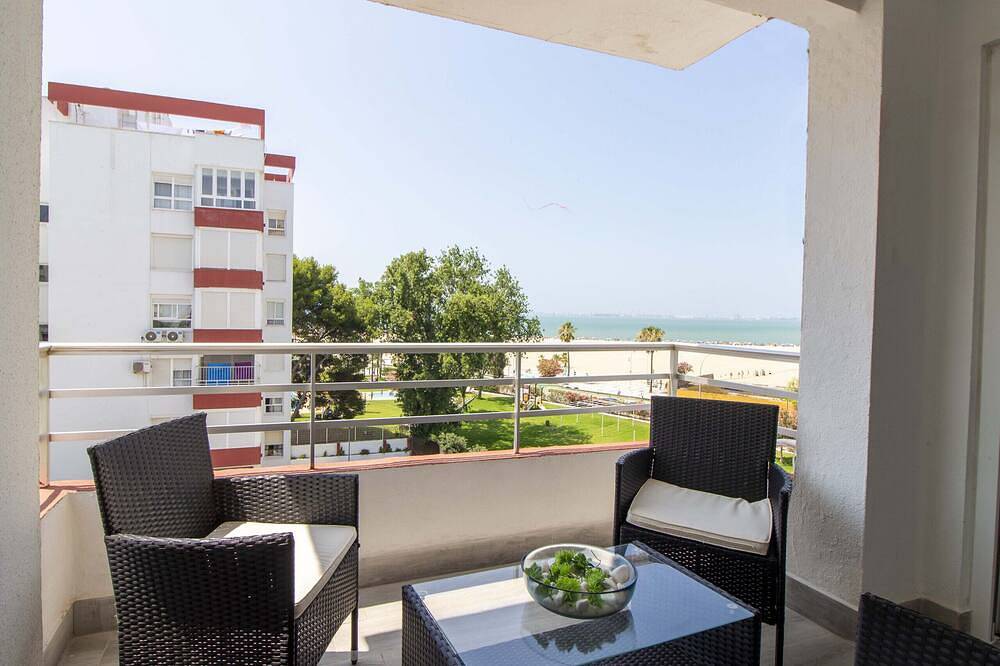 Apartamento entero, Lightbooking 4D Valdelagrana vista al mar in Valdelagrana, El Puerto de Santa María