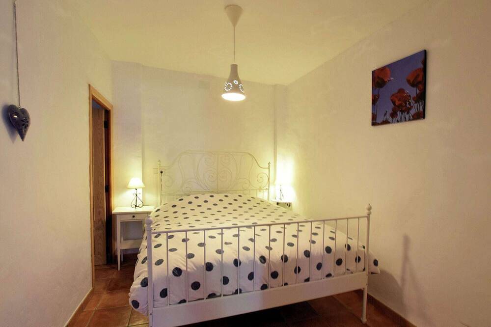 Holiday Home in Rute with Private Pool in Rute, Sierras Subbéticas
