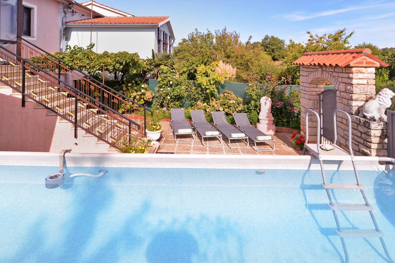 Ganze Wohnung, Ferienwohnung für 5 Personen mit Pool in Svetvinčenat, Zentralistrien