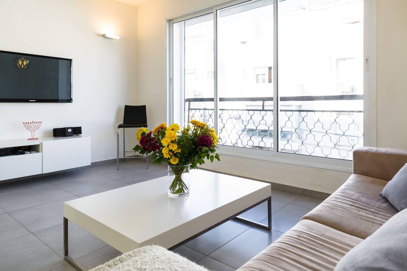 Entire apartment, Miklat Full Comfort 1Br near Frishman Beach by Feelhome in Tel Aviv, Tel Aviv District