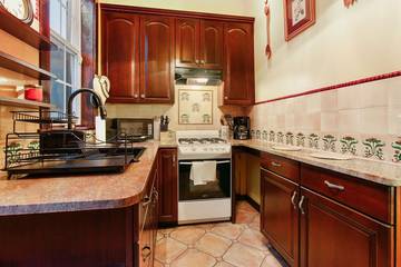 Vacation Home for 4 Guests in French Quarter, New Orleans, Picture 4