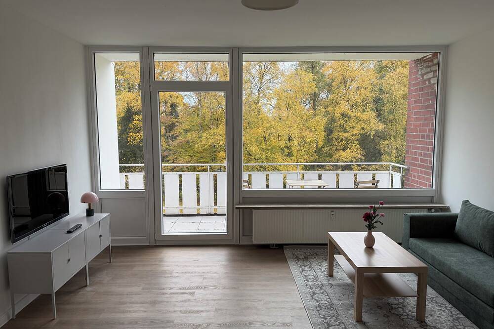 Ganze Wohnung, Ruhiges Apartment mit großer Terrasse – 10 Min nach Hamburg/Volksparkstadion in Rellingen, Kreis Pinneberg