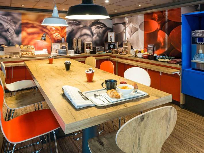 Hôtel pour 2 personnes, avec piscine et terrasse à Suresnes - 2