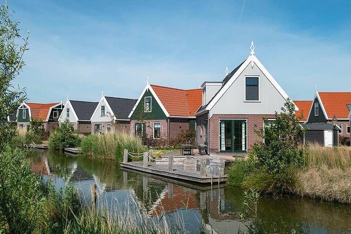 Vakantiehuis voor 6 personen, with Balkon/Terras and Terras as well as Tuin and Sauna in Waterland
