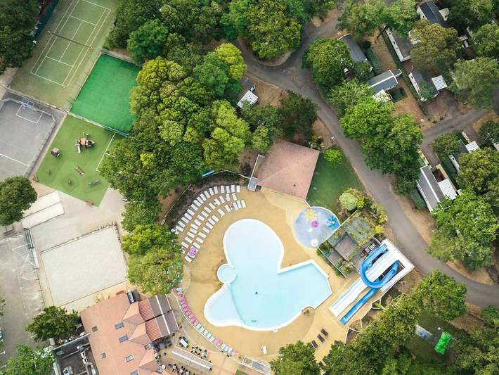 Camping pour 8 personnes, avec Terrasse
