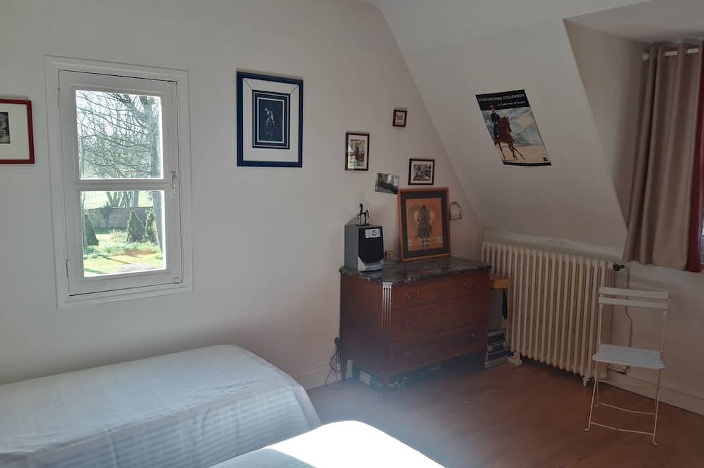 80ème Anniv Débarquement, Caen Nord, Proche Mémorial, Parking Privé Avec Parc in Caen, Caen region