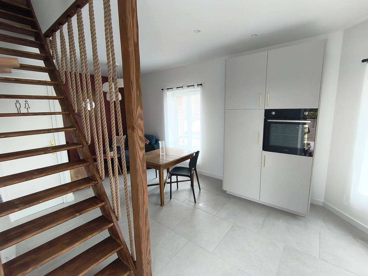 Appartement entier, Gite "La Glycine" 2 personnes avec piscine accessible et chauffée de mi mai à septembre in Veuves, Région de Blois