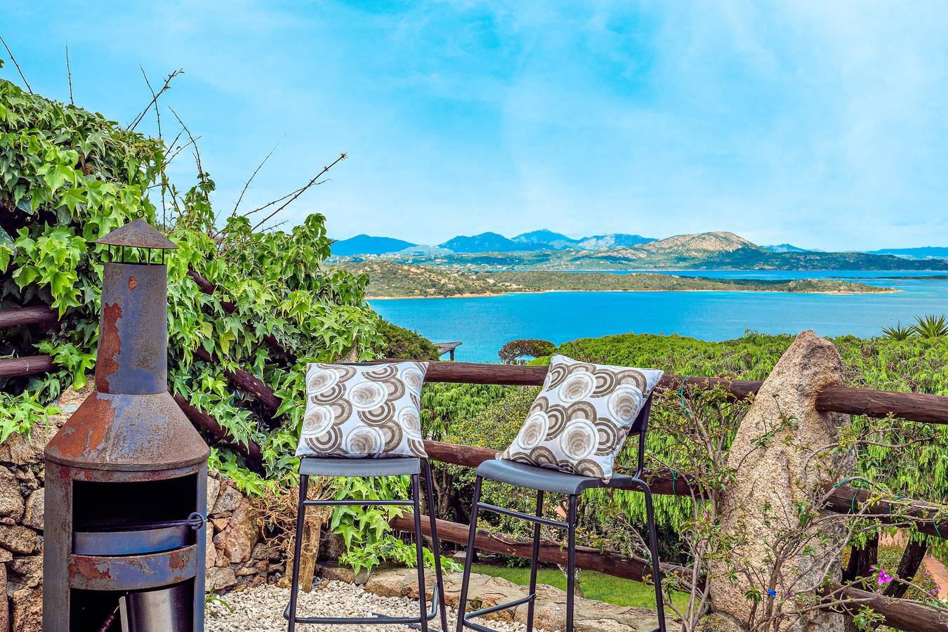 Casa de vacaciones "Villa Caterina" con vistas al mar, piscina compartida y Wi-Fi in Cala Girgolu, San Teodoro