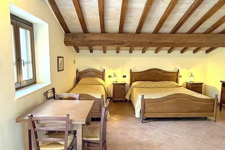 Casa Fronda A: A graceful apartment that is part of an ancient country house situated at a short distance from the shores of Lake Piediluco, with Free Wi-Fi. in Terni, Valnerina