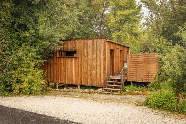 Location de vacances pour 6 personnes, avec terrasse dans Blésignac