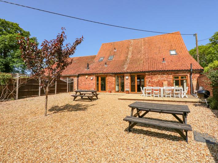 Cottage for 10 people, with garden, with pets in Norfolk