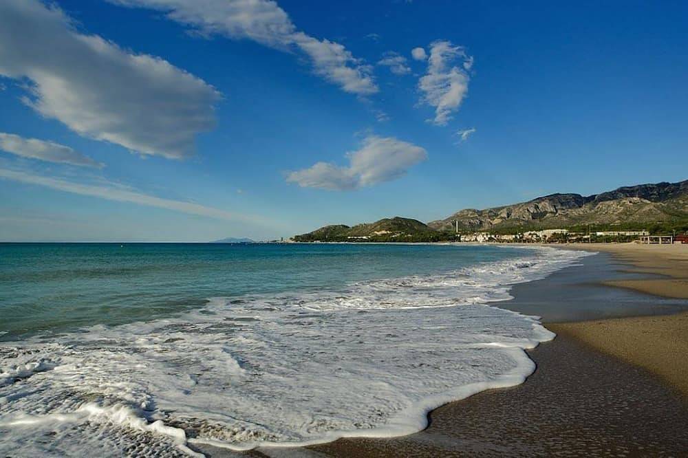 Villa Lodji Sanggar en una ubicación exclusiva, criado en 1. línea de mar, a 300 m de la playa in Platja de l'Arenal (Vandellòs i l'Hospitalet de l'Infant), Vandellós y Hospitalet del Infante