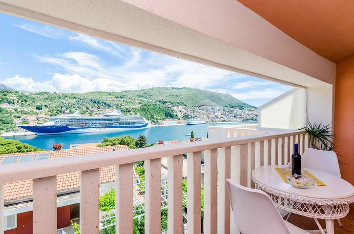 Studioleilighet for 3 personer, med balkong og sjøutsikt i Dubrovnik