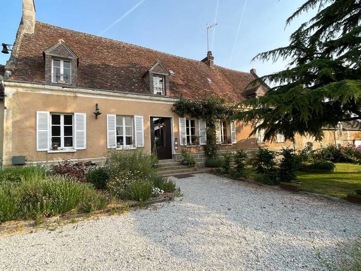 Chambre d’hôte pour 2 personnes, avec Terrasse ainsi que Jardin et Vue à Courgeon