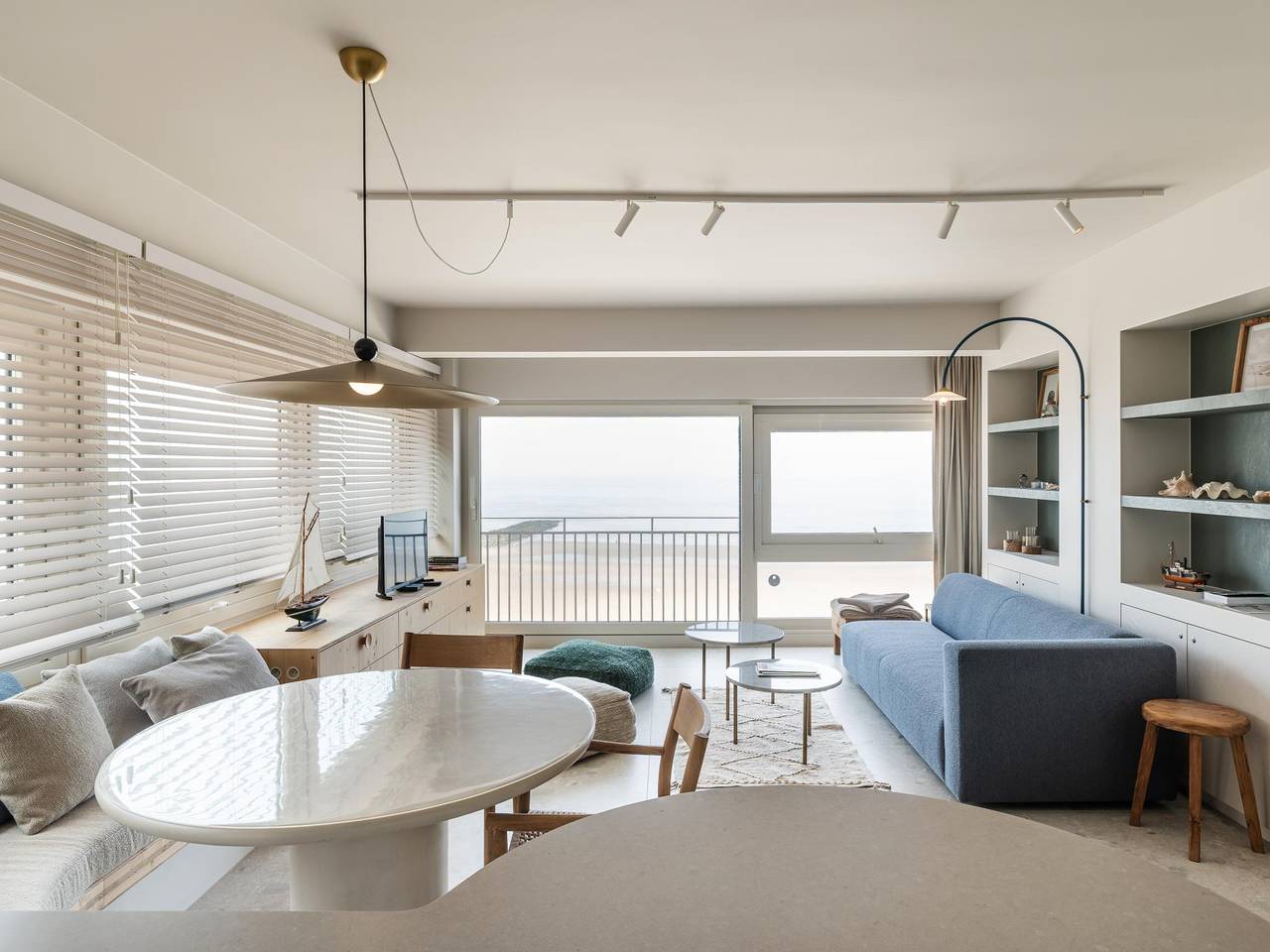 Geheel appartement, Zonnig hoekappartement met luxe zeezicht in Blankenberge, Belgische Kust