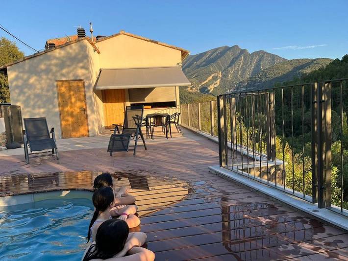 Casa para 6 personas, con jardín además de piscina y vistas en Provincia de Lleida