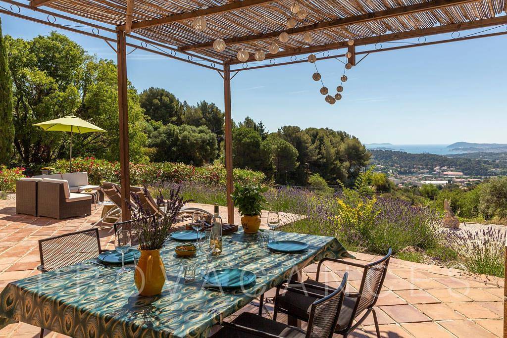 Charmantes Ferienhaus mit Pool und Meerblick nahe am Dorf Ollioules in Ollioules, Toulon Region