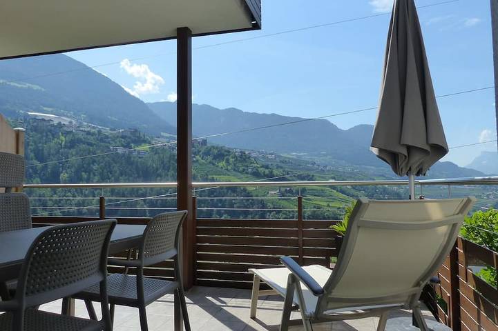 Appartamento intero, Familien-appartement mit Zwei Balkonen und Naturbadeteich, in der Nähe von Meran in Caines, Val Passiria