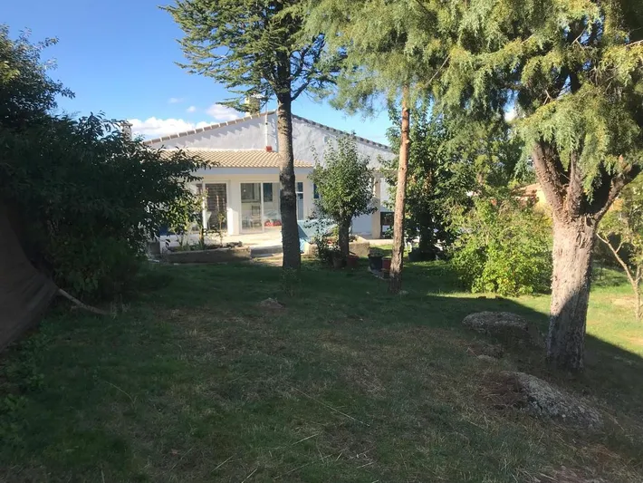 Casa de vacaciones para 17 personas, con jardín y terraza además de piscina y vistas - 1