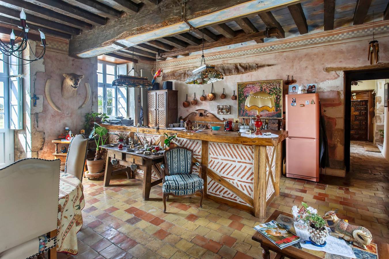 Chambre 1 au château avec terrasse partagée, jardin privé et Wi-Fi in Montignac-Charente, Charente