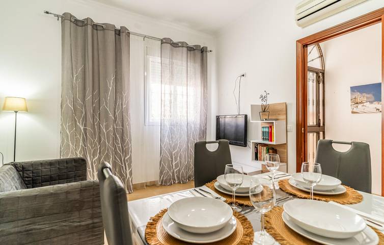 Gemütlicher Rückzugsort in Olvera: WiFi, AC, Garten & Grill in Olvera, Pueblos Blancos
