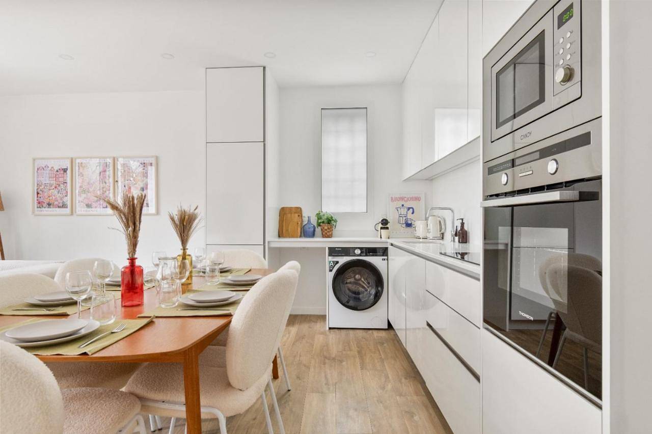 Appartement entier, Grand Appartement - Parking - 30 min Tour Eiffel in Chaville, Hauts-de-Seine