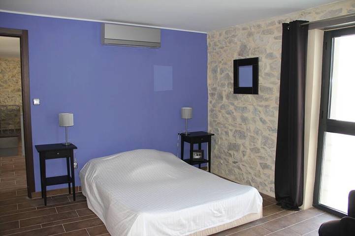 Location de vacances pour 8 personnes, avec terrasse à Milhaud - 2