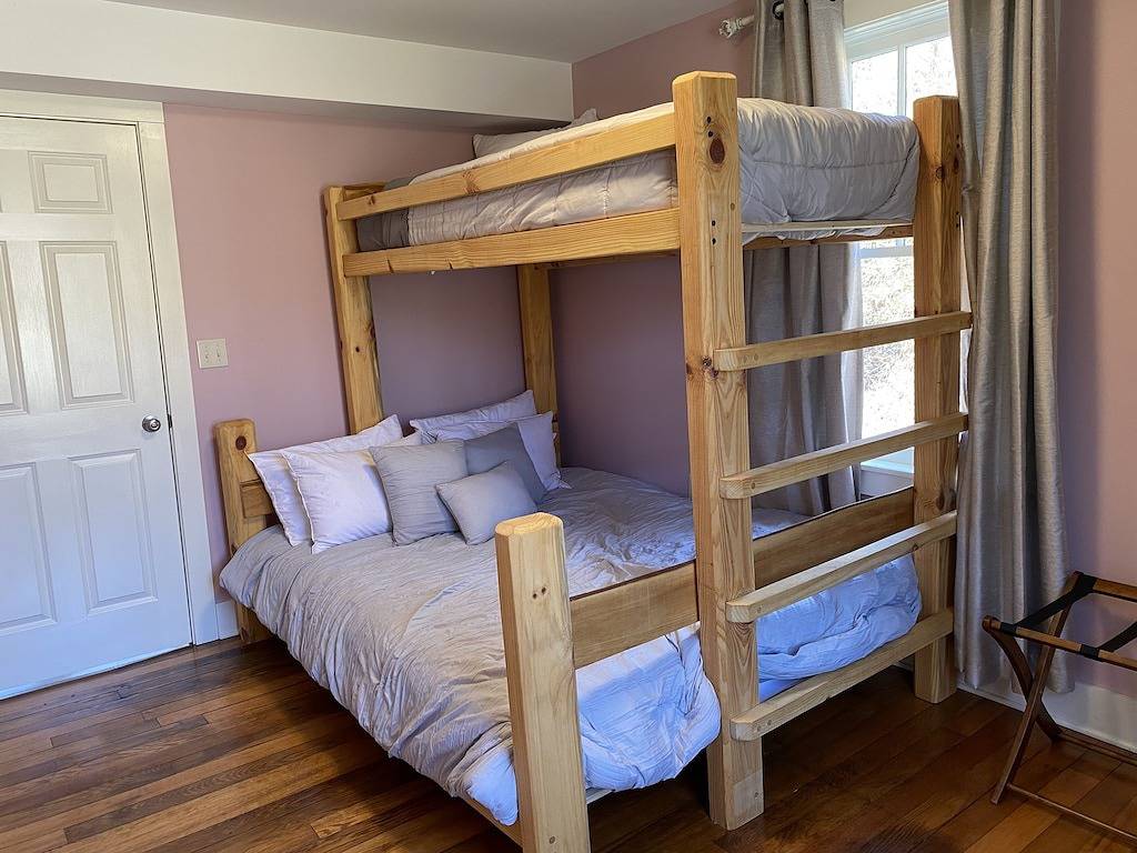 Downtown Favorite! Hot Tub, Firepit, Cozy & Roomy in Hot Springs (NC), Madison County (NC)