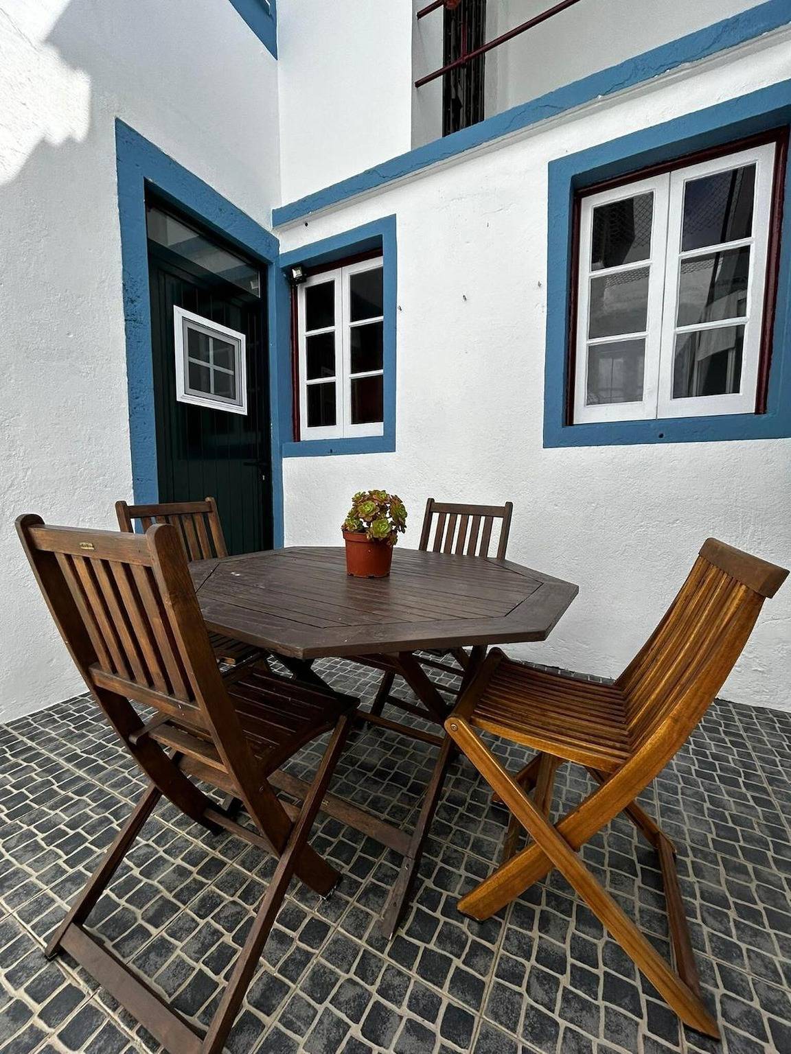 Apartamento inteiro, Apartamento 'Desterro House' com Terraço Privado, Wi-Fi e Ar Condicionado in Angra do Heroísmo, Terceira