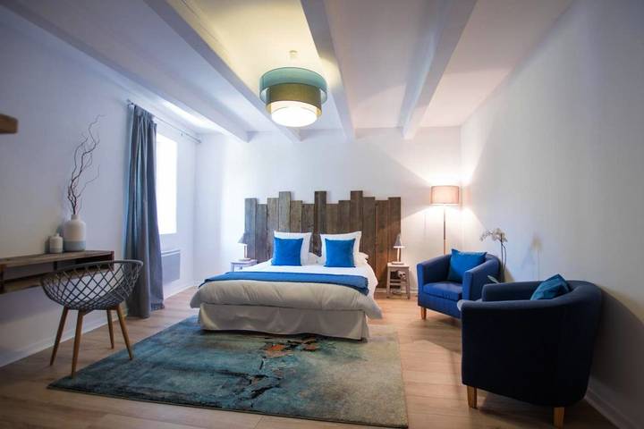 Chambre d’hôte pour 4 personnes, avec Jacuzzi et Terrasse ainsi que Jardin et Piscine à Sault