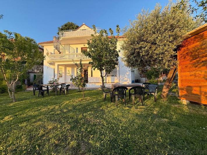 Maison d’hôte pour 5 personnes, avec Balcon et Terrasse ainsi que Jardin et Vue