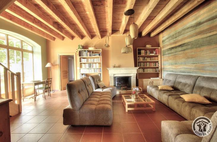 Gîte pour 14 personnes, avec terrasse et jardin dans Rhône - 2