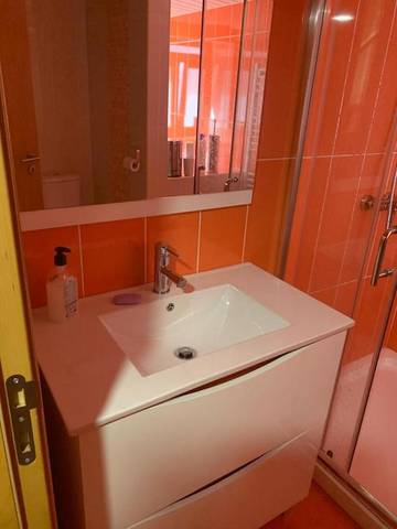 Gîte pour 6 personnes, avec terrasse et vue dans Castro Daire