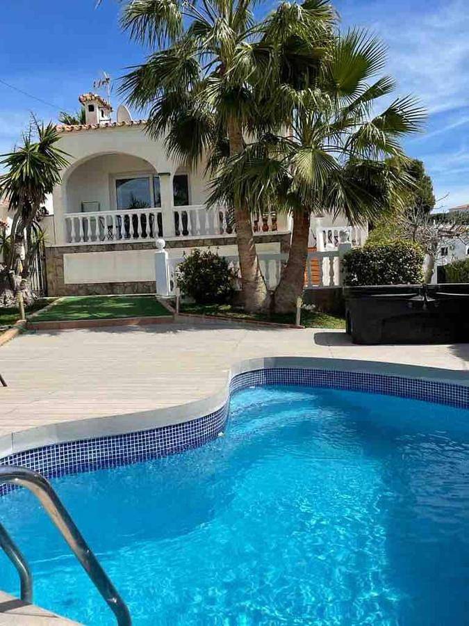 Casa de férias para 7 pessoas, com jardim e piscina e ainda vista and terraço, com animais de estimação em 