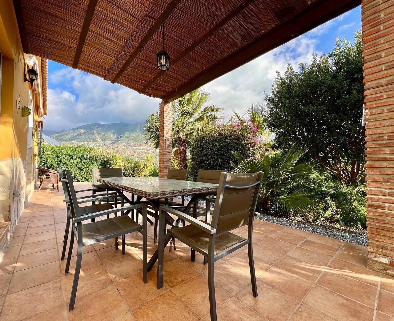 Villa in Alcaucin - Sleeps 4 - Pool - Parking in Puente de Don Manuel, Alcaucín