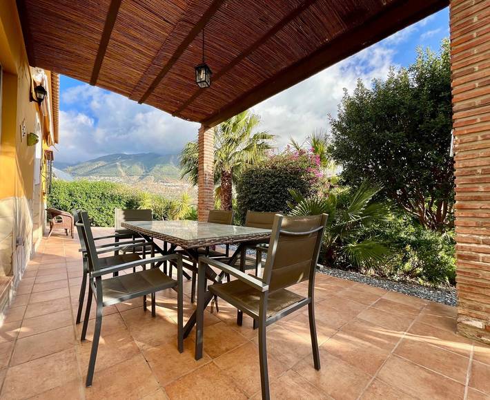 Casa rural para 4 personas, con jardín y piscina, Familias con niños en Alcaucín - 2
