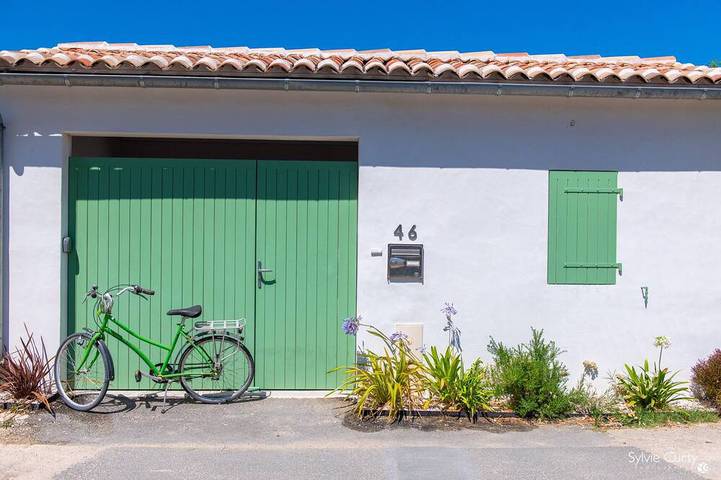 Location de vacances pour 9 personnes, avec terrasse et jardin dans Plage Du Gros Jonc Le Bois Plage En Re - 4